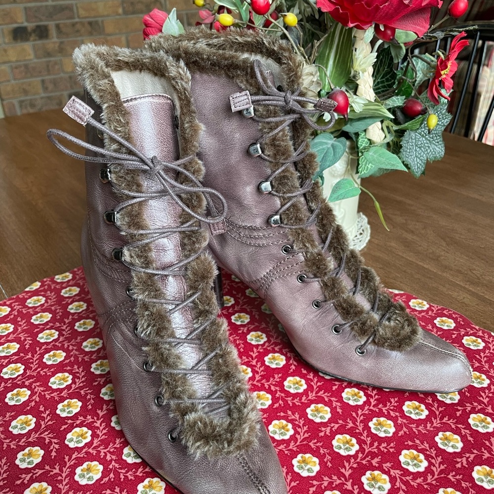 XOXO Leather Booties with Faux Fur Trim, 3” heel. Super Cute & Original. Size 6 - Picture 16 of 16